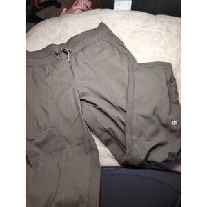 Lululemon dance studio pants mid rise size 6